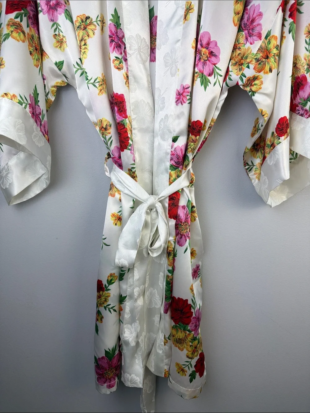 Vintage 90’s Victoria’s Secret Floral Satin Kimono Robe Tie Belt Gold Label OS